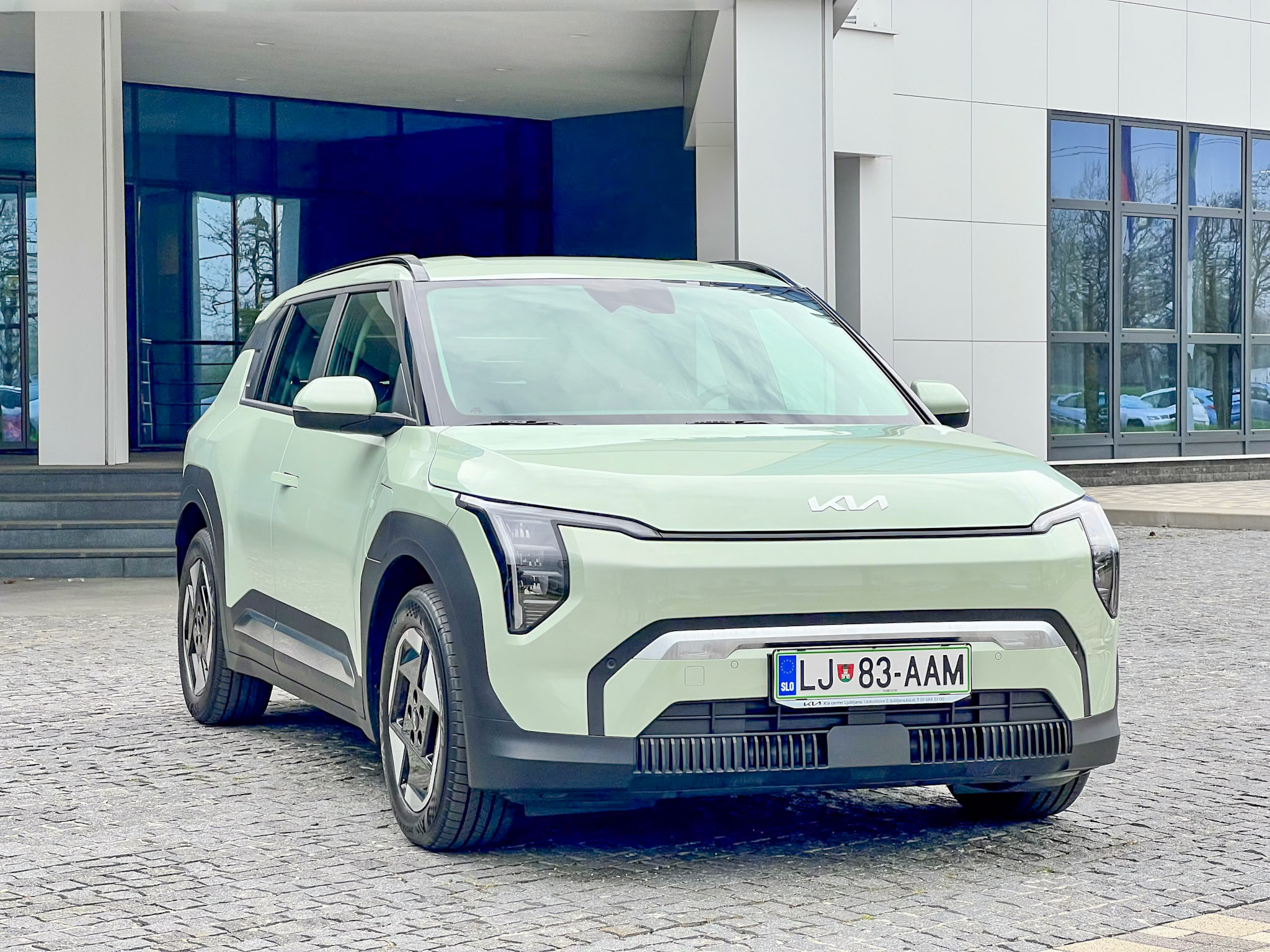 Kia EV3 stigla i u Hrvatsku: Kompaktni električni SUV može biti i prvi auto u obitelji