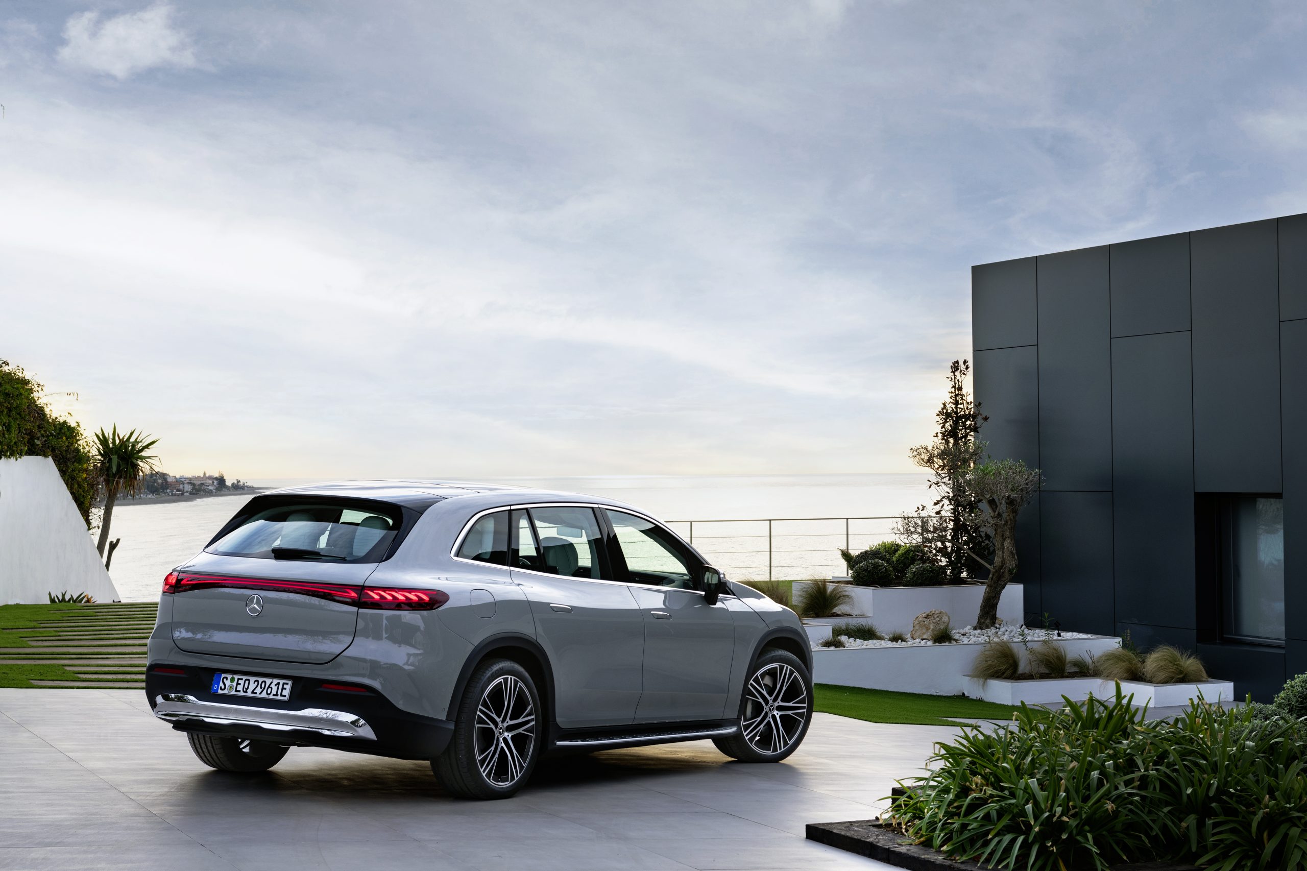 Mercedes EQE SUV