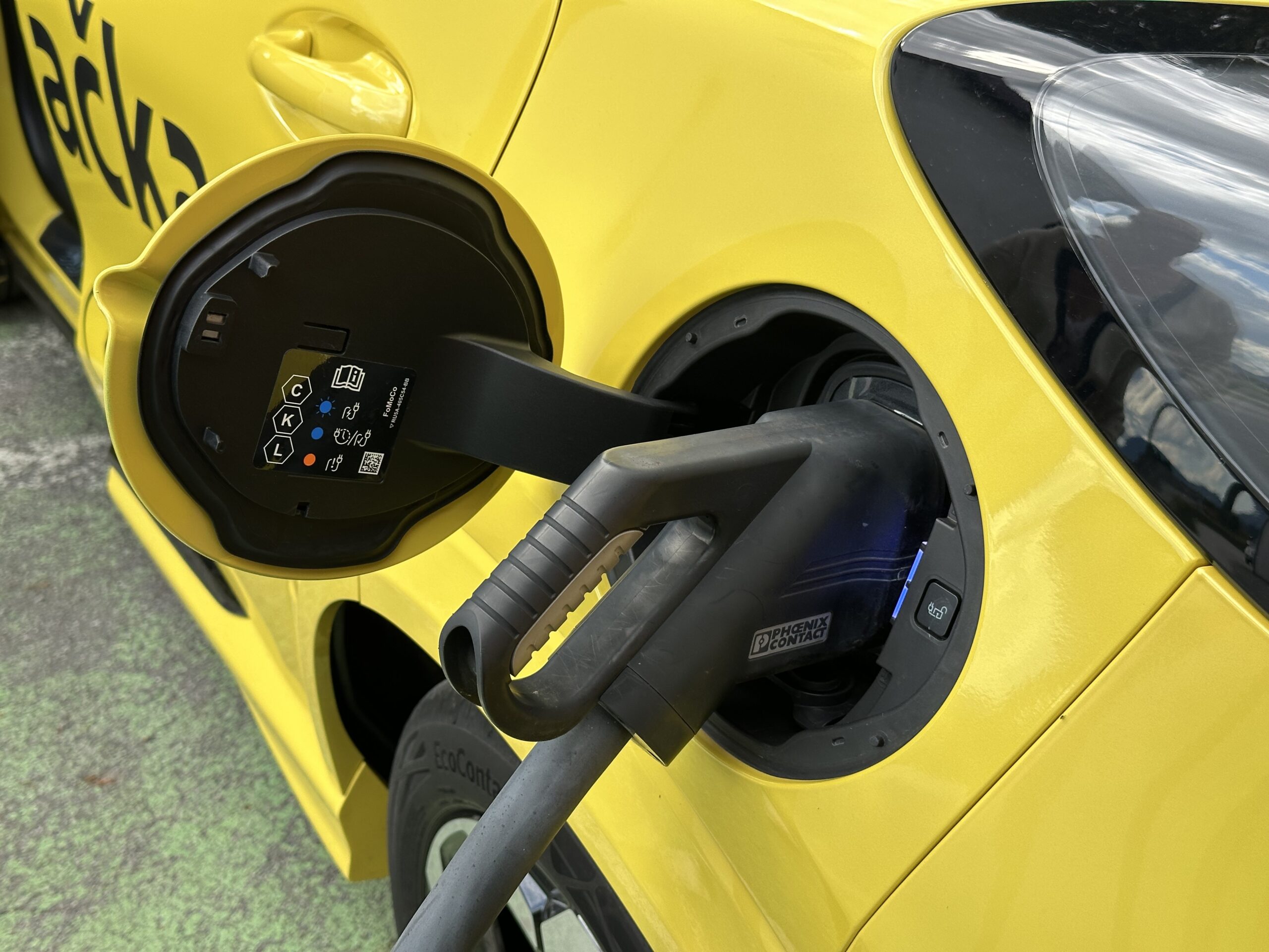 Električni automobil