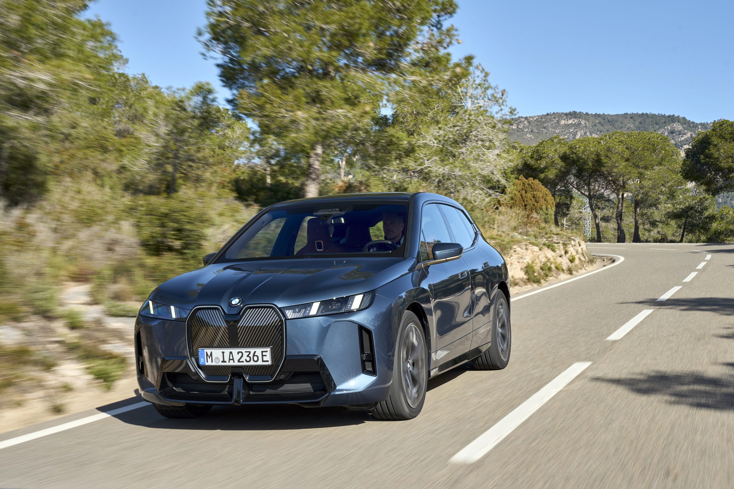 BMW iX