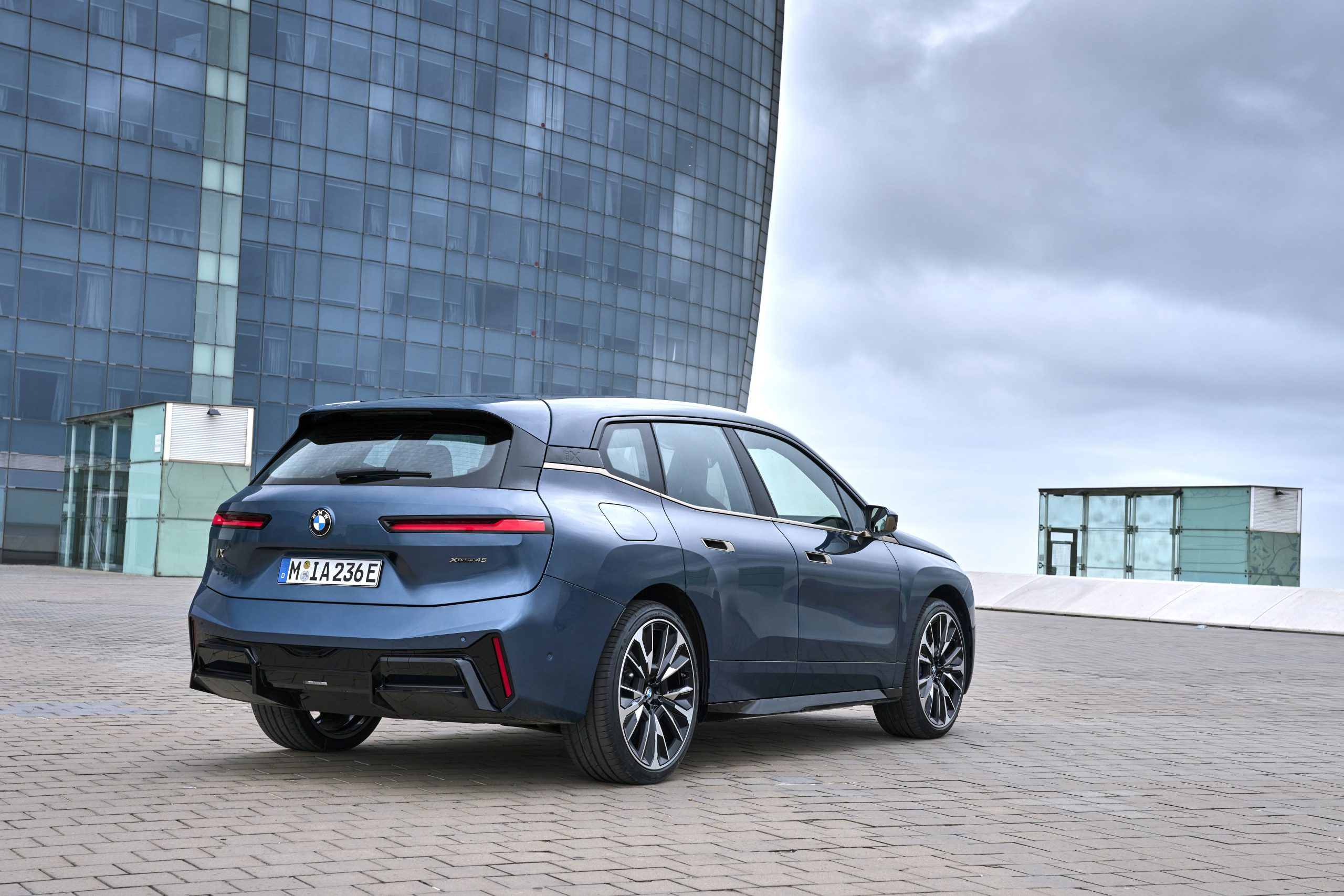 BMW iX